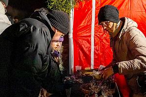 Zpívání u vánočního stromu, Dolní Třebonín 20. prosince 2025, foto: Lubor Mrázek