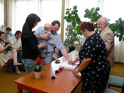 Vítání občánků v obci Dolní Třebonín, 17.5.2008, Foto: Jan Švec