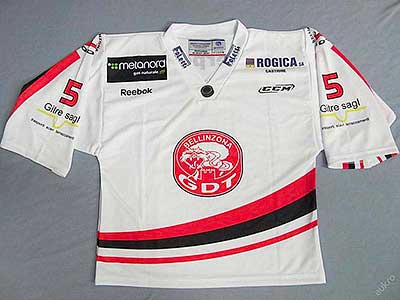 Dětský hokejový dres, který jako cenu na 1. Třebonínskou lední rallye věnoval HC DOWNTOWN FALLEN  LEAFS - Martin Mrhal