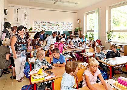 Zahájení školního roku 2011/2012 v Základní škole Dolní Třebonín, 1. a 2. ročník, Foto: Lubor Mrázek